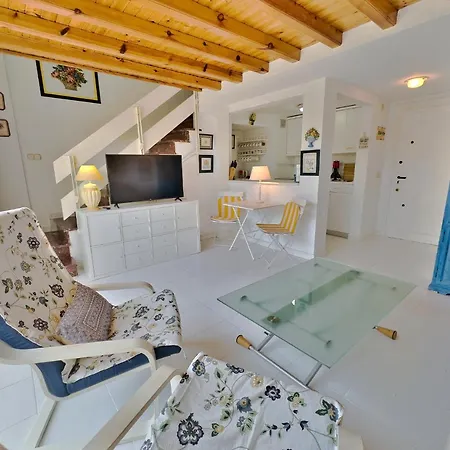Skol 212. Two Bedrooms Duplex In Centre On The Beachfront. 마르베야