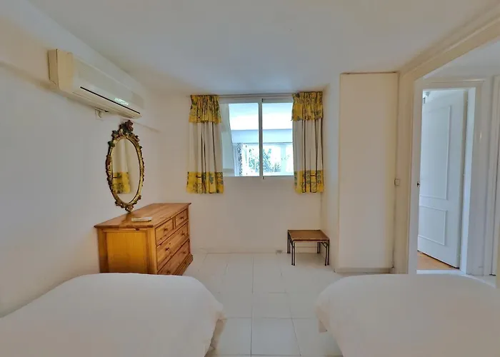 Skol 212. Two Bedrooms Duplex In Centre On The Beachfront. Appartamento