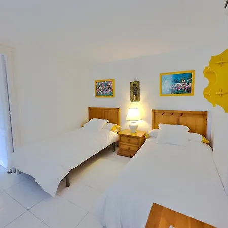 Skol 212. Two Bedrooms Duplex In Centre On The Beachfront. Appartamento *